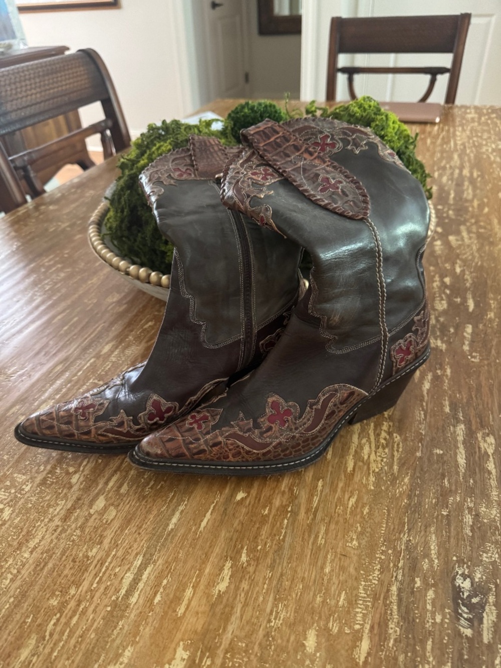 Donald Pliner boots